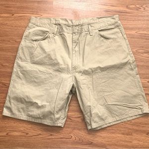 Wrangler Men's Carpenter relaxed fit 100% Cotton Flat Front Shorts size 42